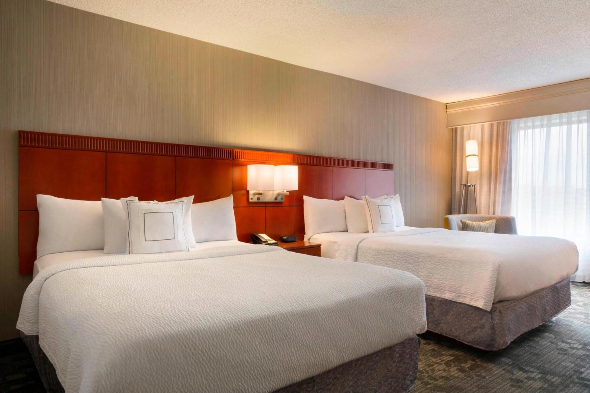 Courtyard By Marriott Champaign Hotel Ngoại thất bức ảnh