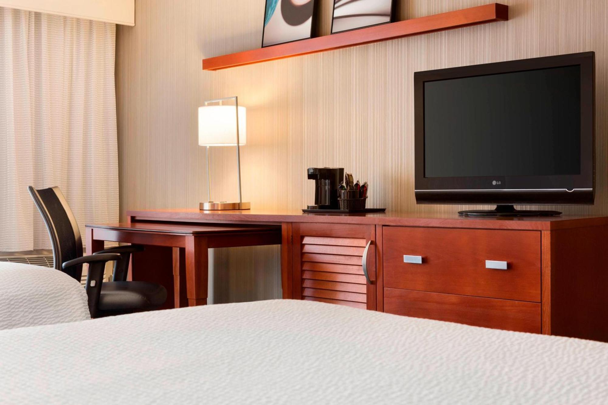 Courtyard By Marriott Champaign Hotel Ngoại thất bức ảnh