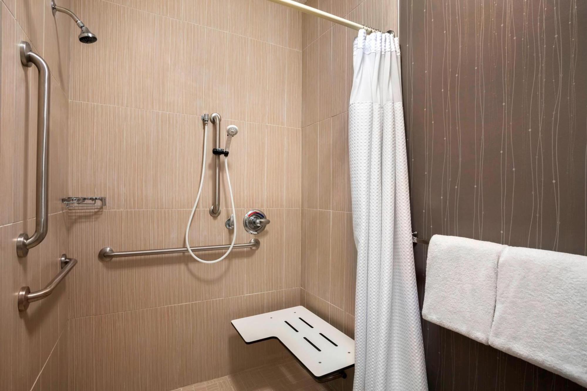 Courtyard By Marriott Champaign Hotel Ngoại thất bức ảnh