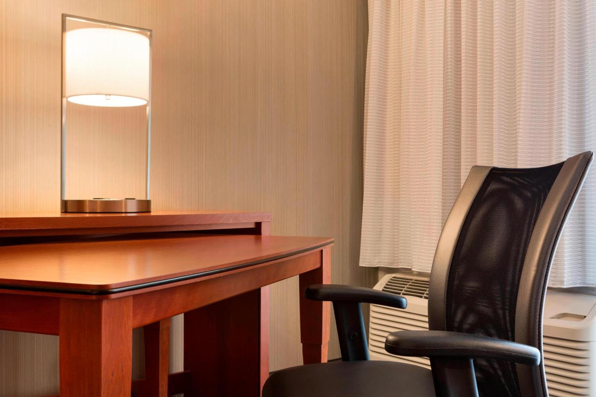 Courtyard By Marriott Champaign Hotel Ngoại thất bức ảnh