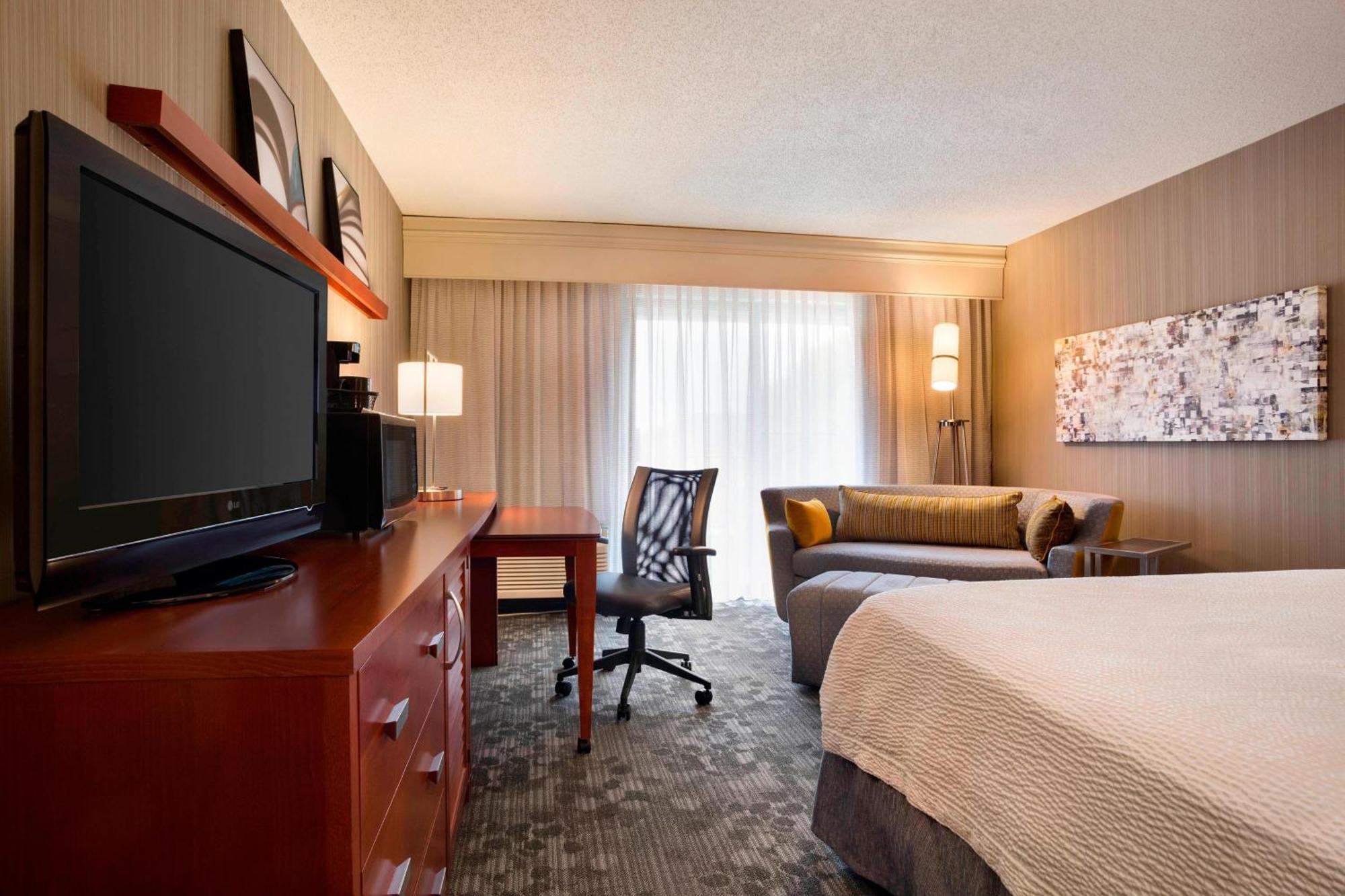 Courtyard By Marriott Champaign Hotel Ngoại thất bức ảnh